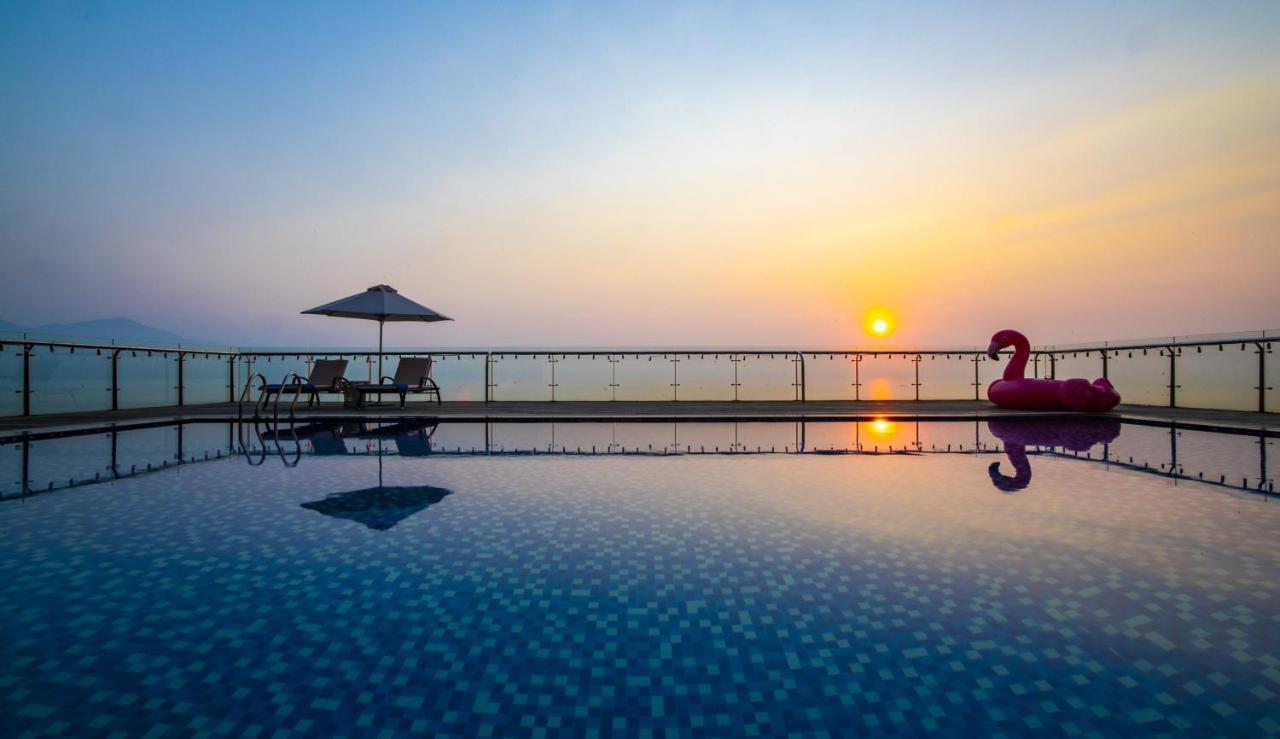Serene Beach Hotel Danang Exterior photo