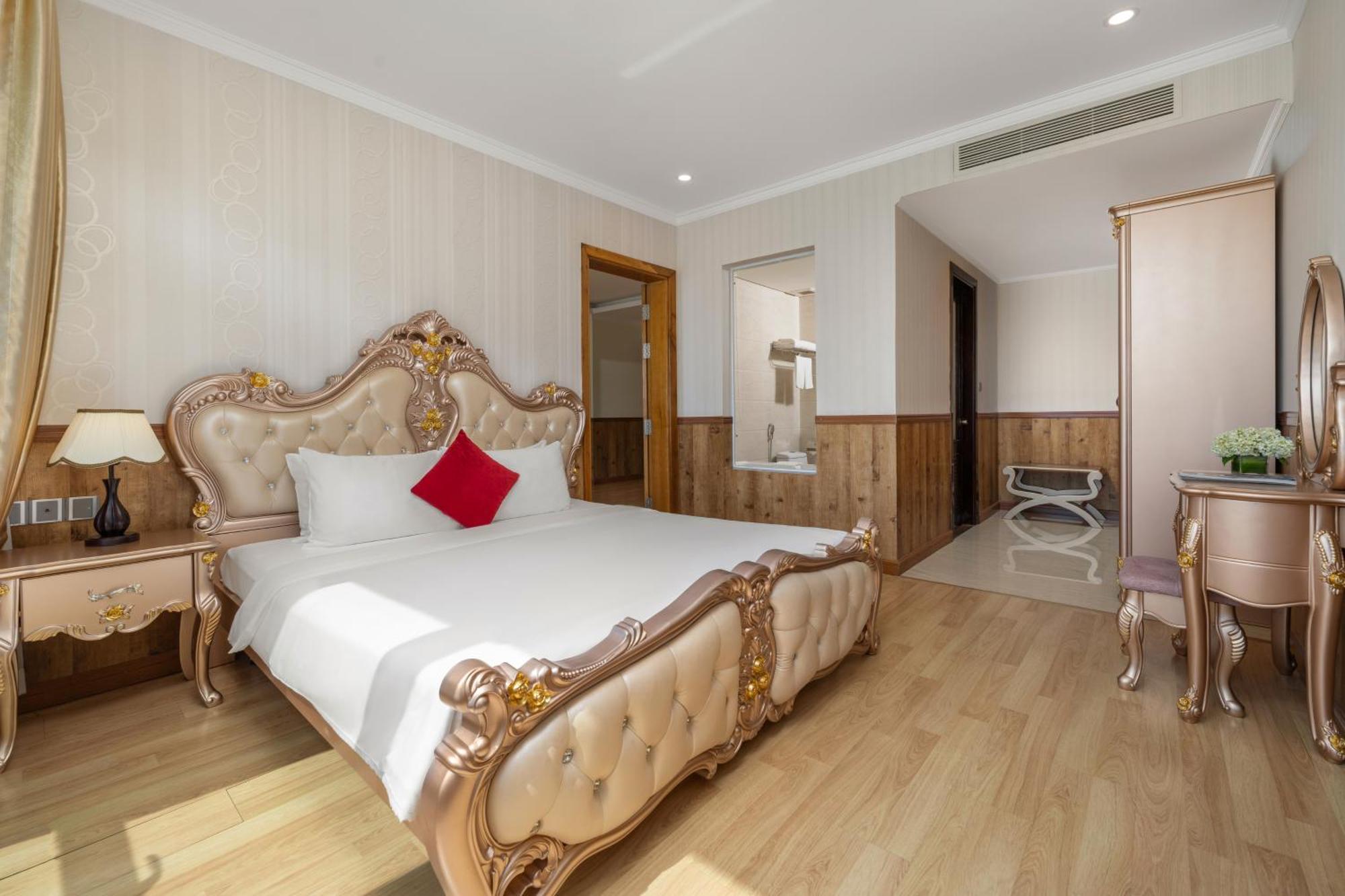 Serene Beach Hotel Danang Exterior photo