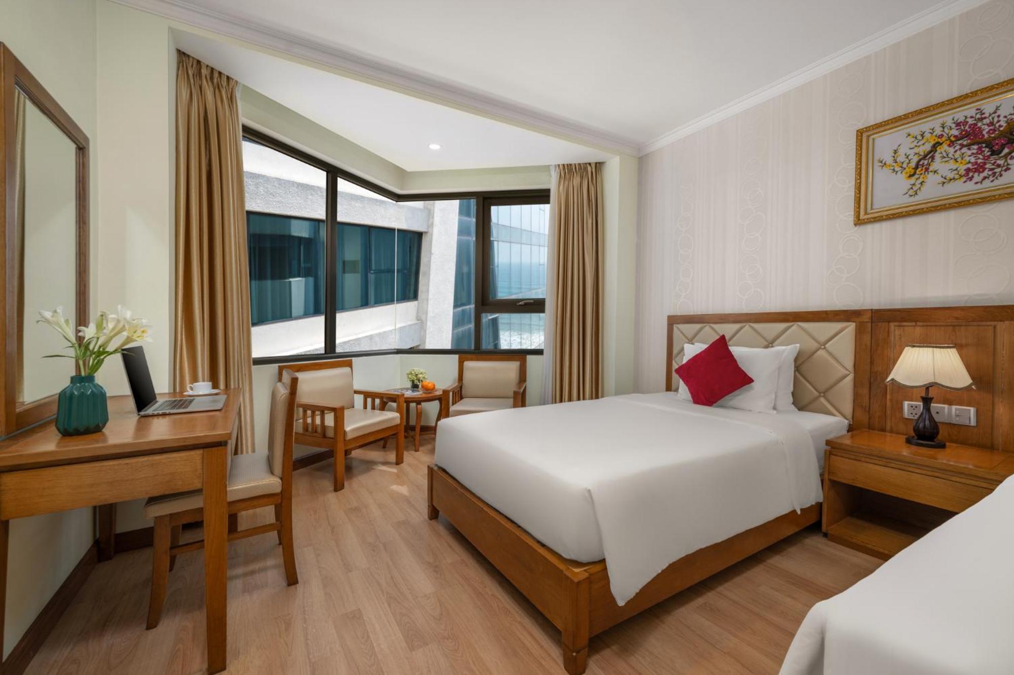 Serene Beach Hotel Danang Exterior photo