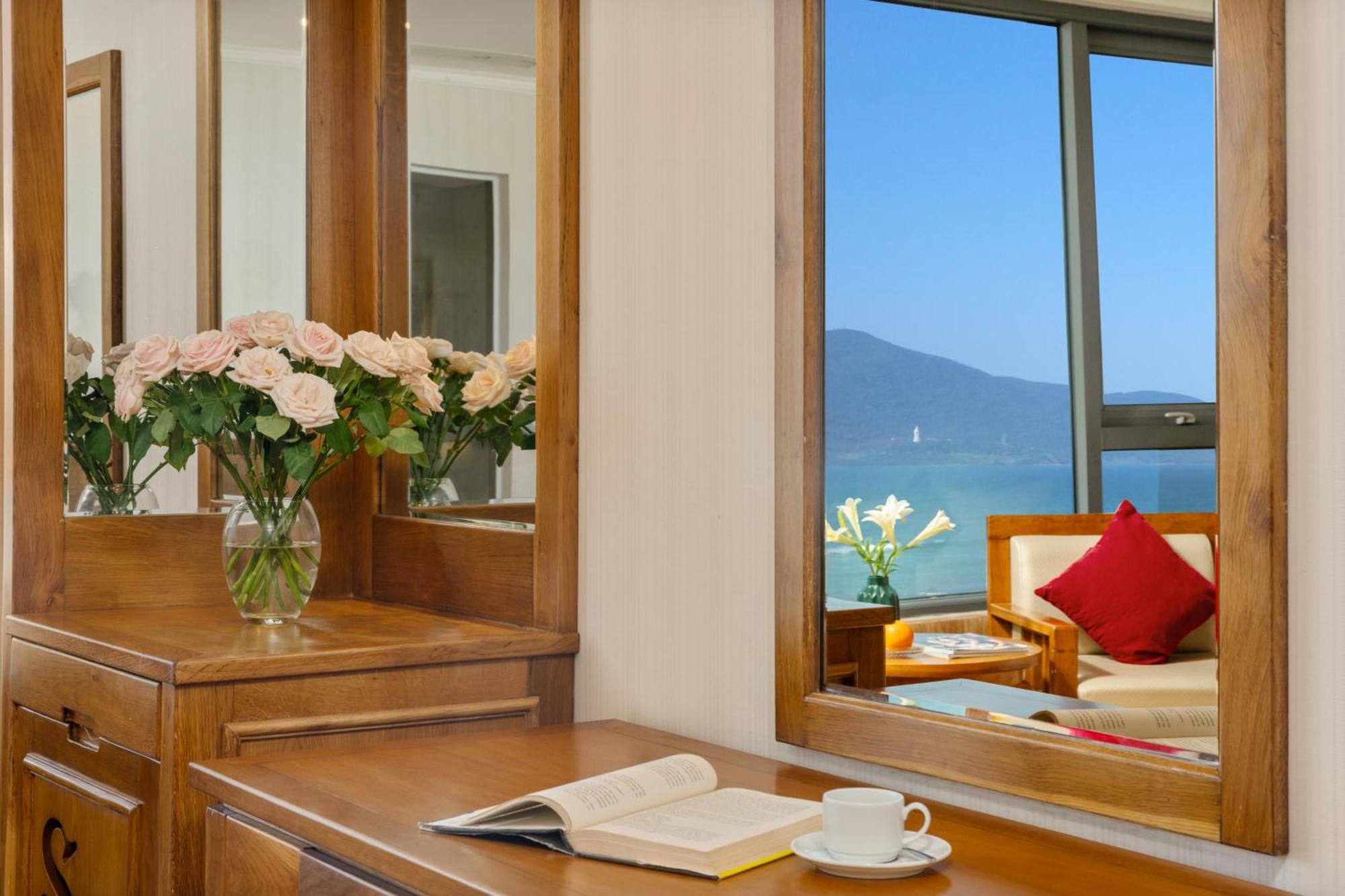 Serene Beach Hotel Danang Exterior photo